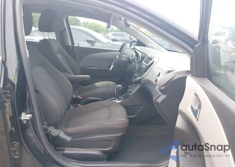 2020 Chevrolet Sonic Fwd Lt z USA, uszkodzony, nr VIN 1G1JD5SB7L4118668